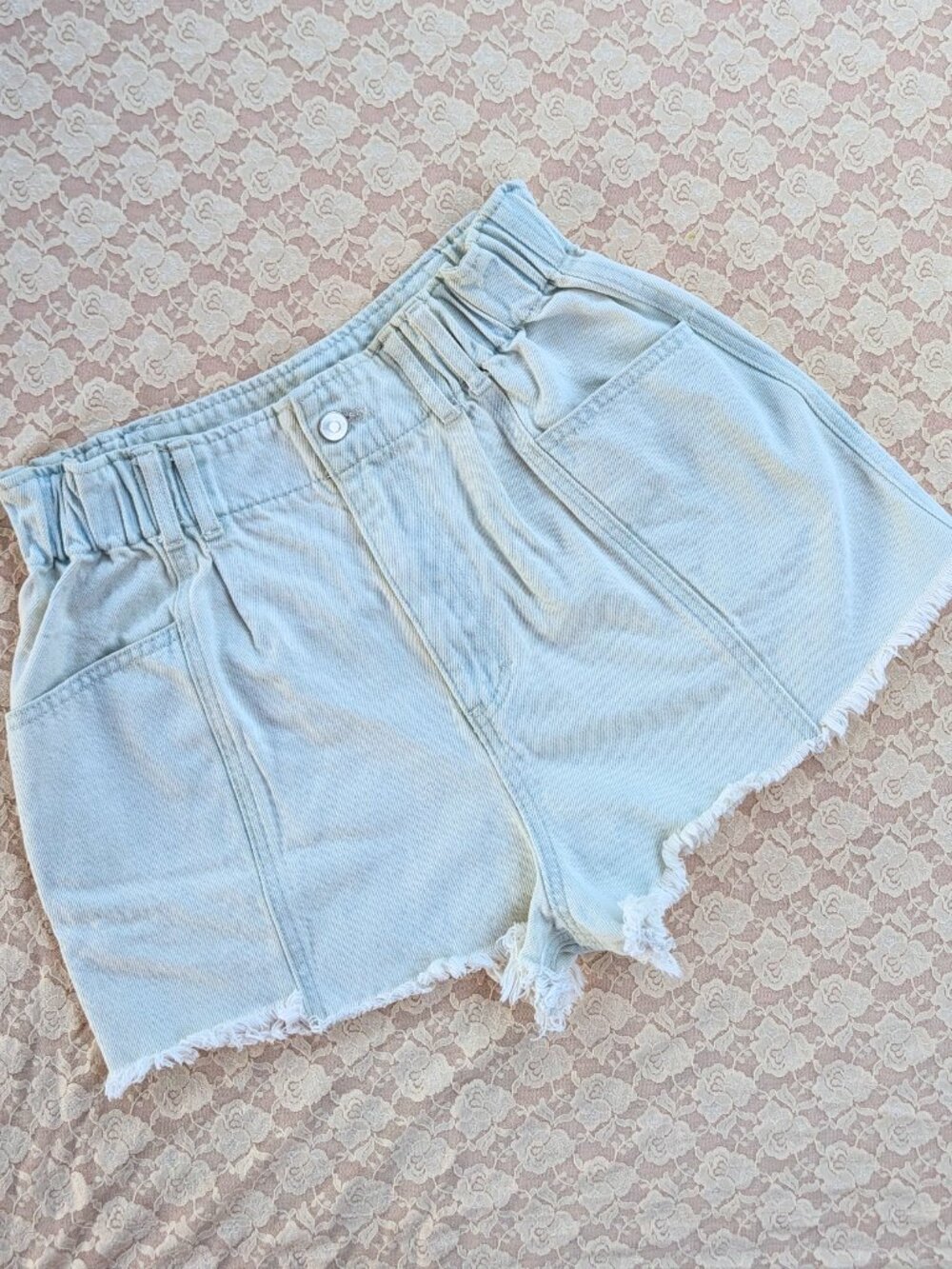 VGUC Peach Love California Light wash denim shorts with elastic button waist L